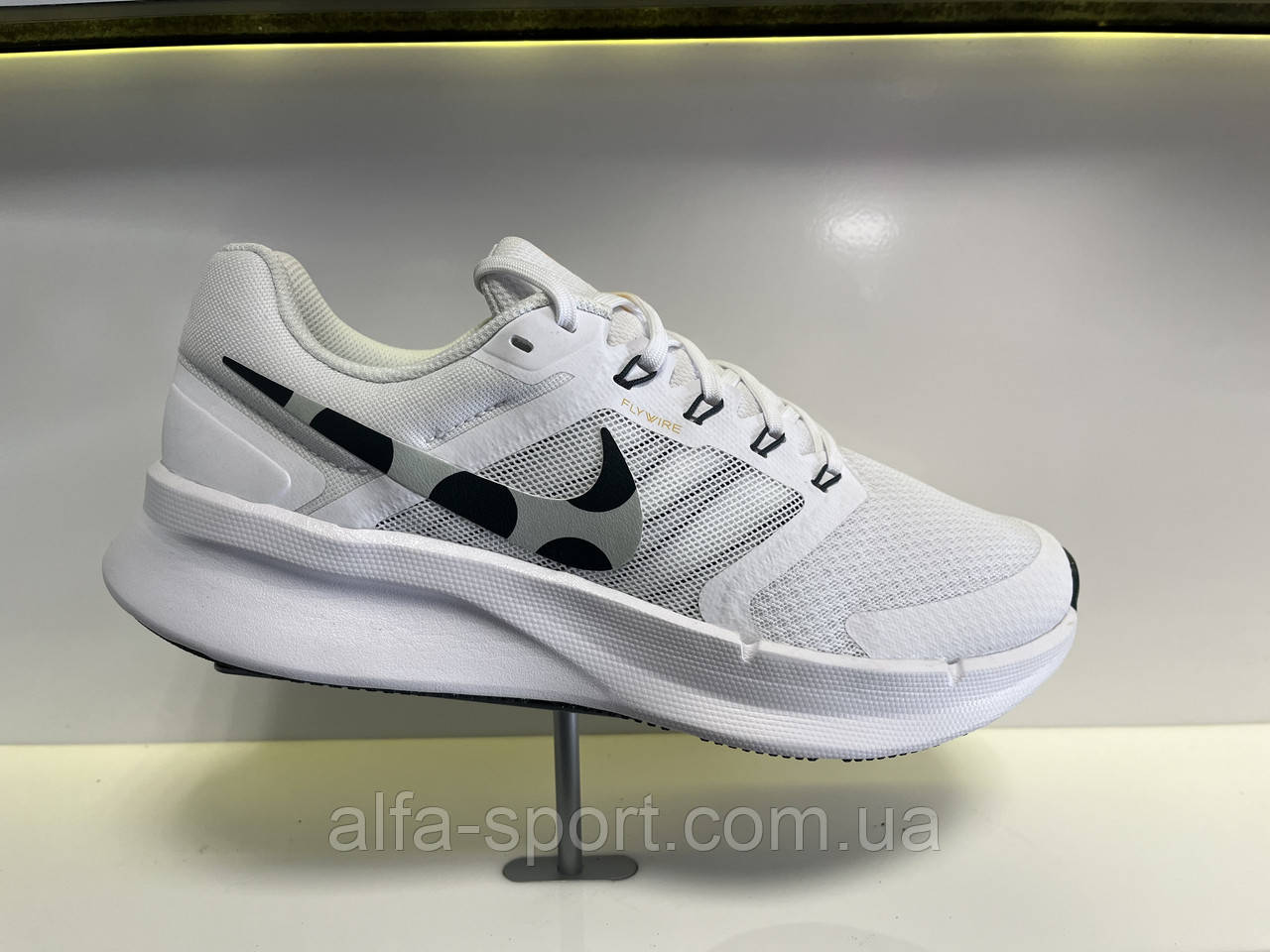 Кросівки Nike Run Swift 3 (DR2695-100)