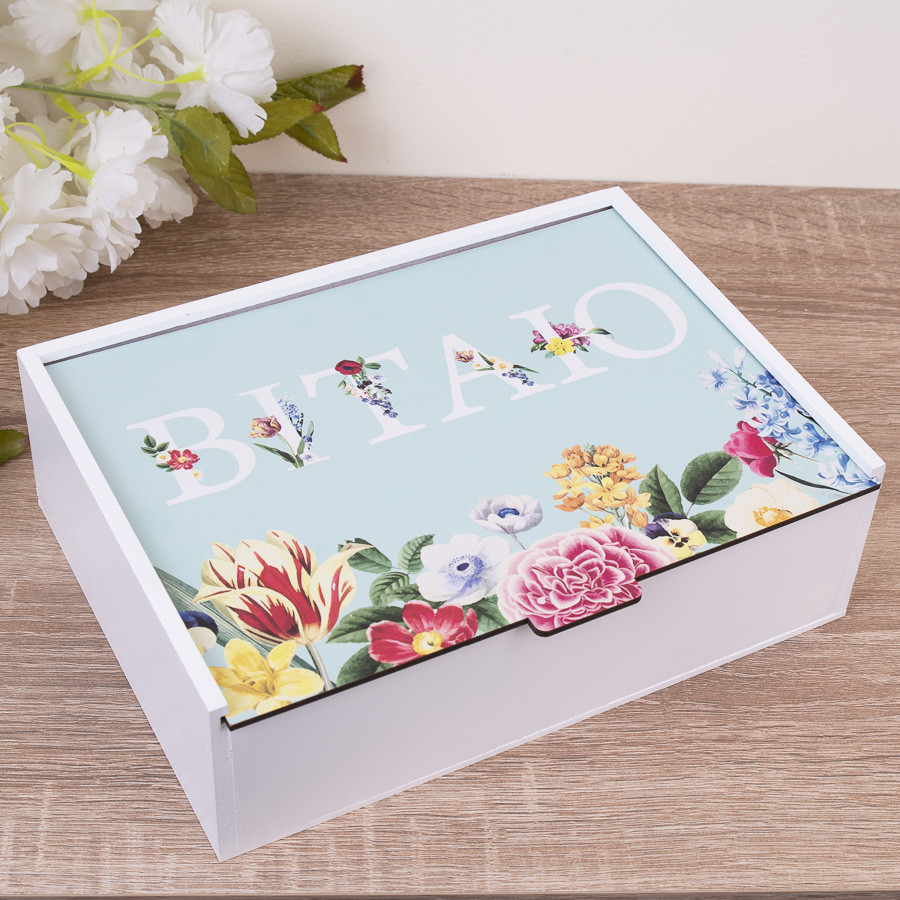 Коробка прямокутна 25 см "ВІТАЮ" з квітами