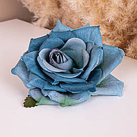 Головка троянда "гостролиста" голуба
