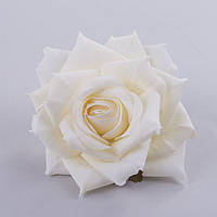 Головка роза "гостролиста" біла