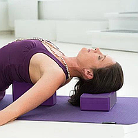 Блок для йоги LiveUp EVA Brick Фиолетовый Опорный инвентарь для эффективных и безопасных занятий йогой