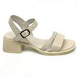 Жіночі шкіряні босоніжки бежевого кольору на підборах Diana 232/565 розмір 36, фото 4