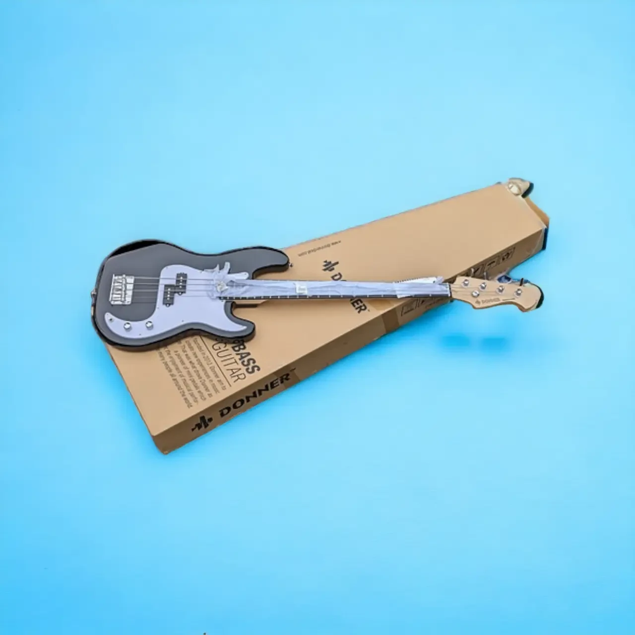 Электрогитара Donner с сумкой, 4-струнный бас, полноразмерный, гитарный ремень и гитарный кабель - фото 4 - id-p2128251858