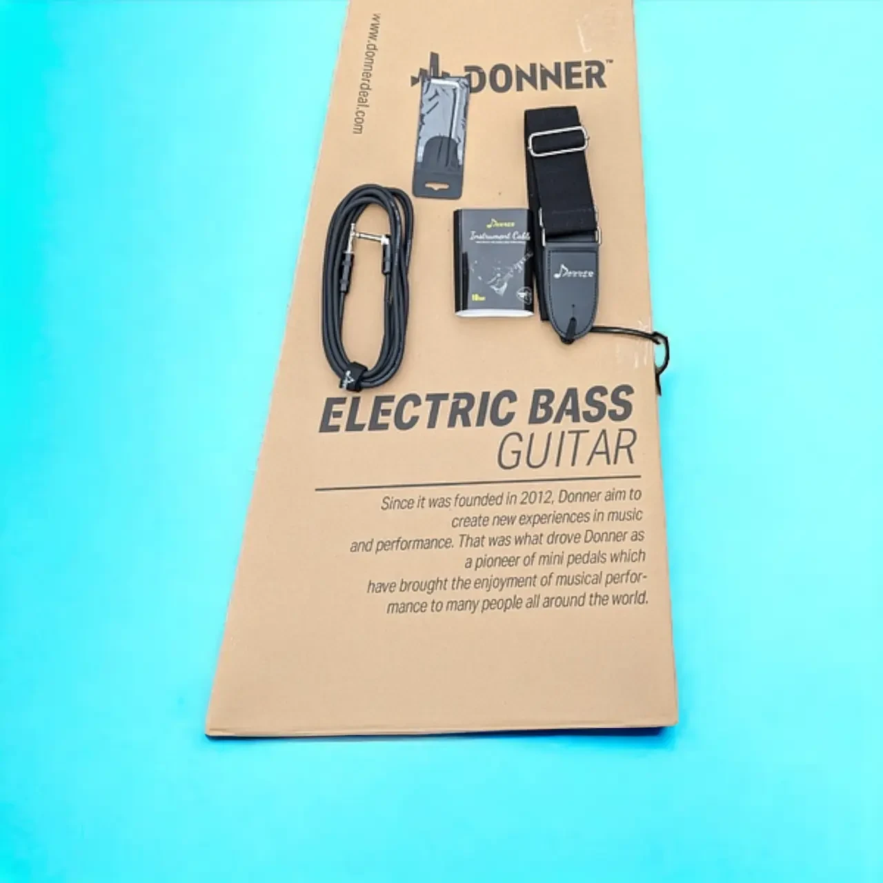 Электрогитара Donner с сумкой, 4-струнный бас, полноразмерный, гитарный ремень и гитарный кабель - фото 5 - id-p2128251858