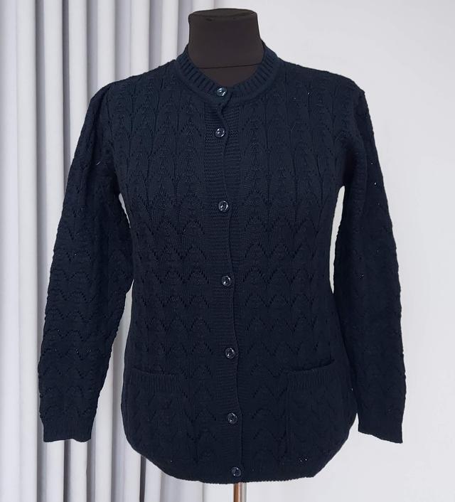 зображення жіноча в'язана кофта на гудзиках