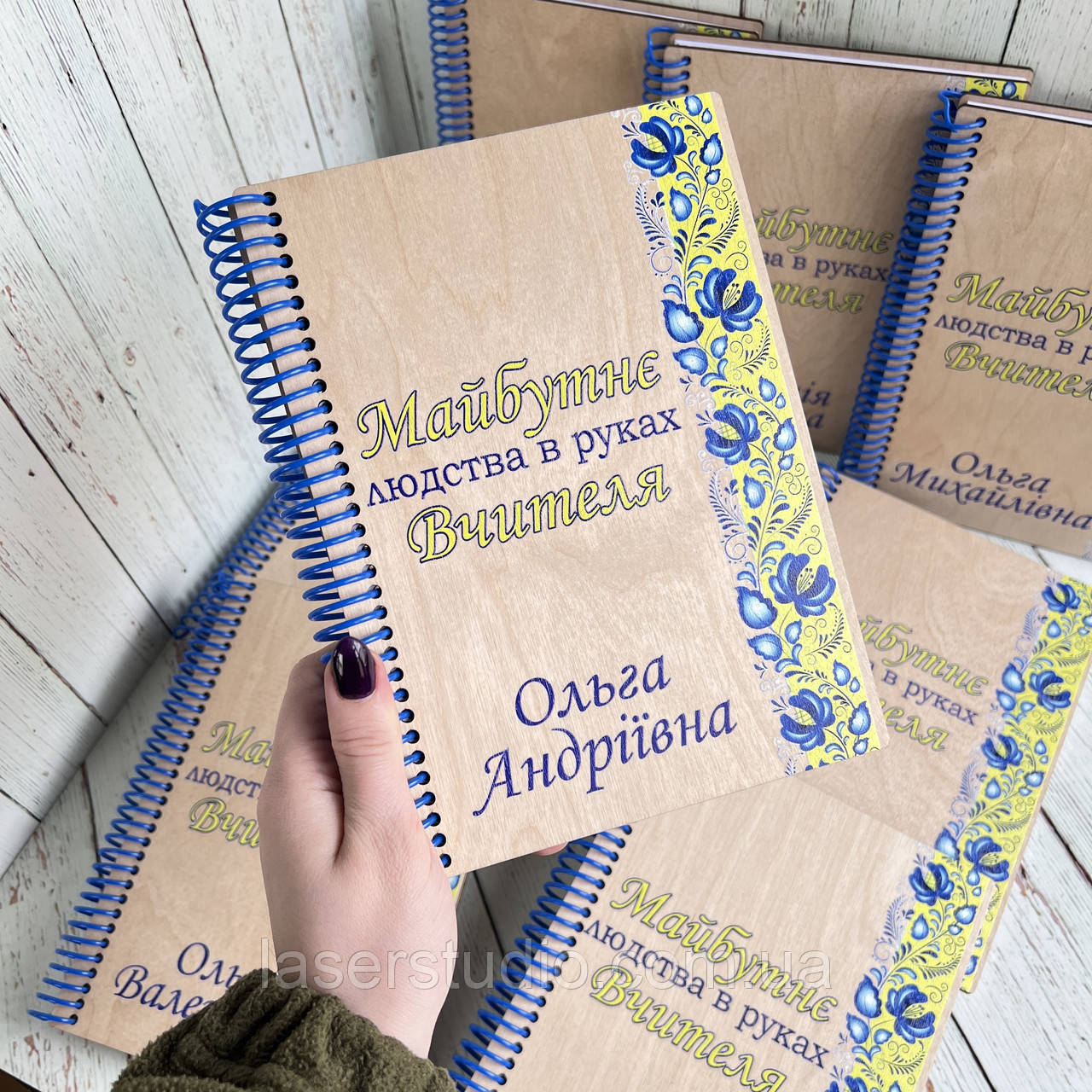 Дерев'яний іменний блокнот для вчителя. Подарунок вчителям від випускників, фото 1