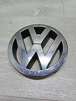 Эмблема решетки радиатора Volkswagen Sharan. Шаран. 2000 - 2010. 7M3853601.