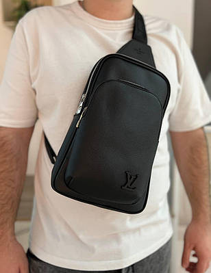 Чоловіча сумка слінг Louis Vuitton бананка шкіряна чорного кольору через плече
