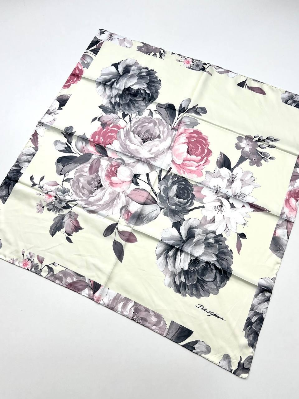 Шовкова брендова хустка Dolce Gabbana 90*90 см молочна ручна обробка краю