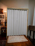 Дверь гармошка раздвижная глухая белая №1, размер 810х2030 мм
