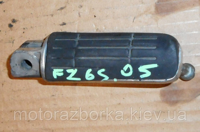 Підніжка водія Yamaha FZ6