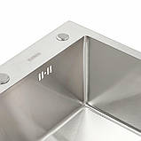 Кухонна мийка Platinum Handmade 580х430х220 (товщина 3,0/1,5 мм корзина та дозатор в комплекті), фото 3