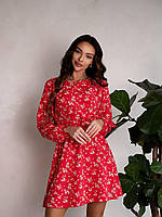 Красное женское лёгкое короткое платье из софта с талией на резинке и длинным рукавом в Цветочный принт