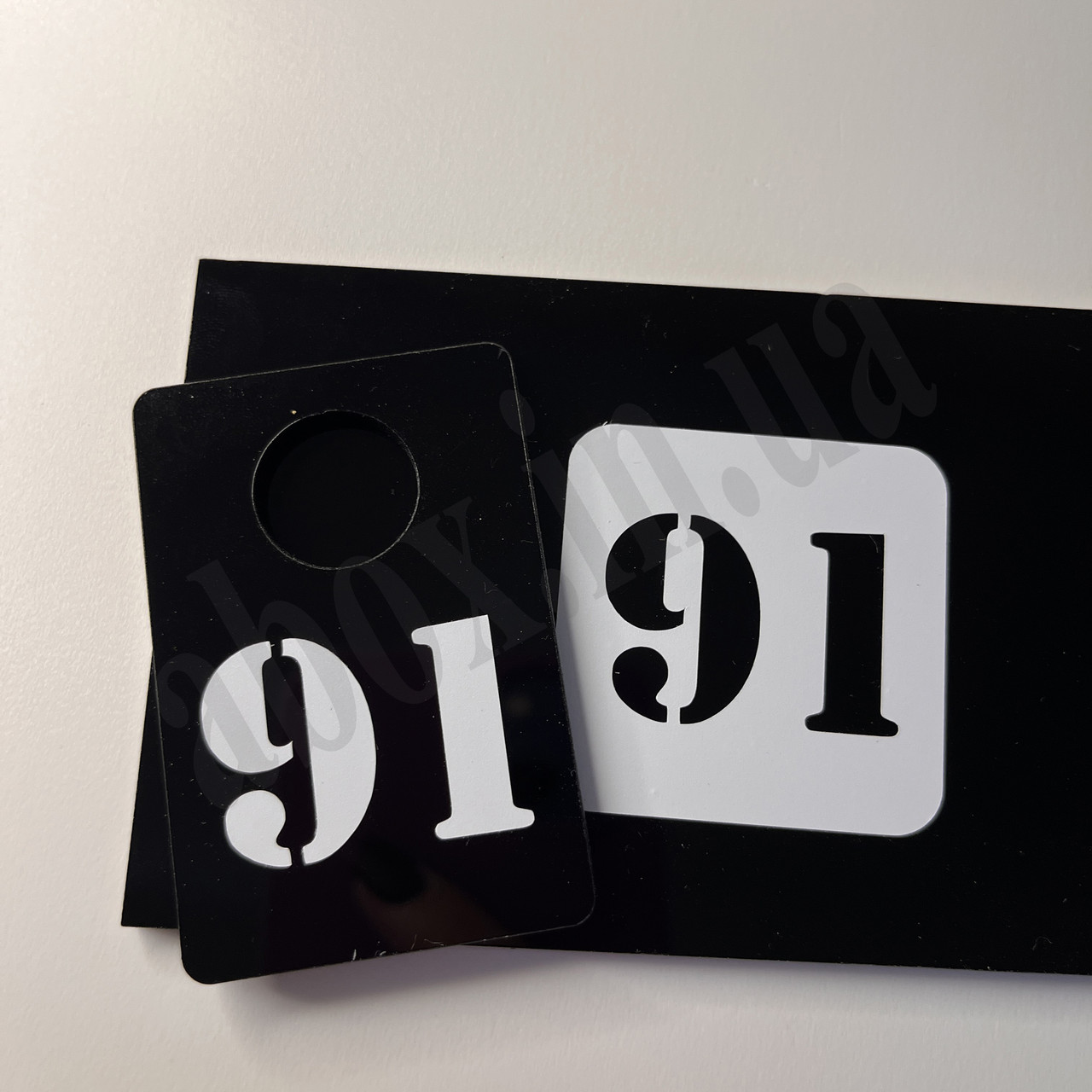 Комплект: гардеробний номерок та наклейка на шафу (1 номерок і 1 наклейка)