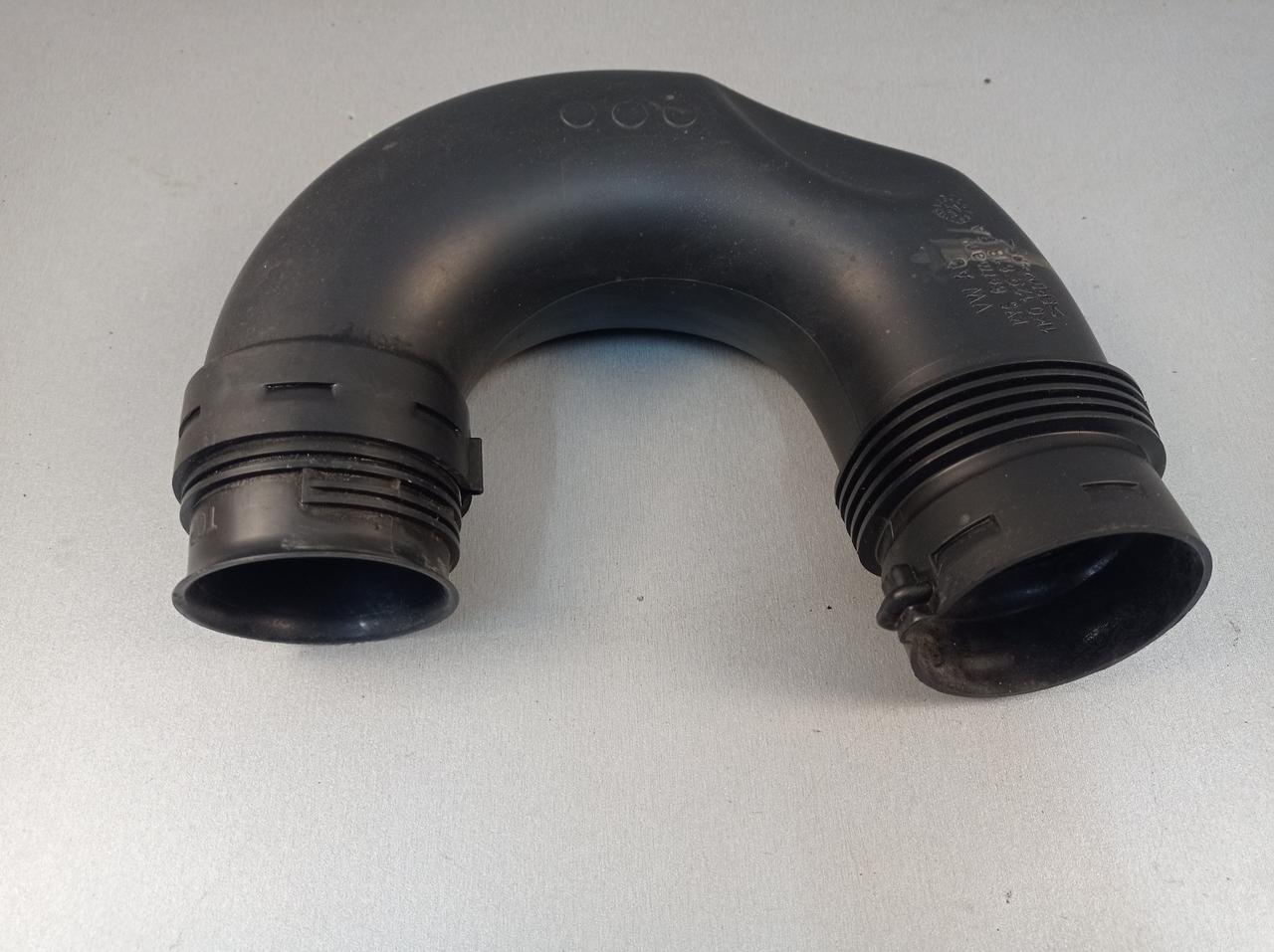 VW Touran Патрубок повітряного фільтра 1K0129618BA
