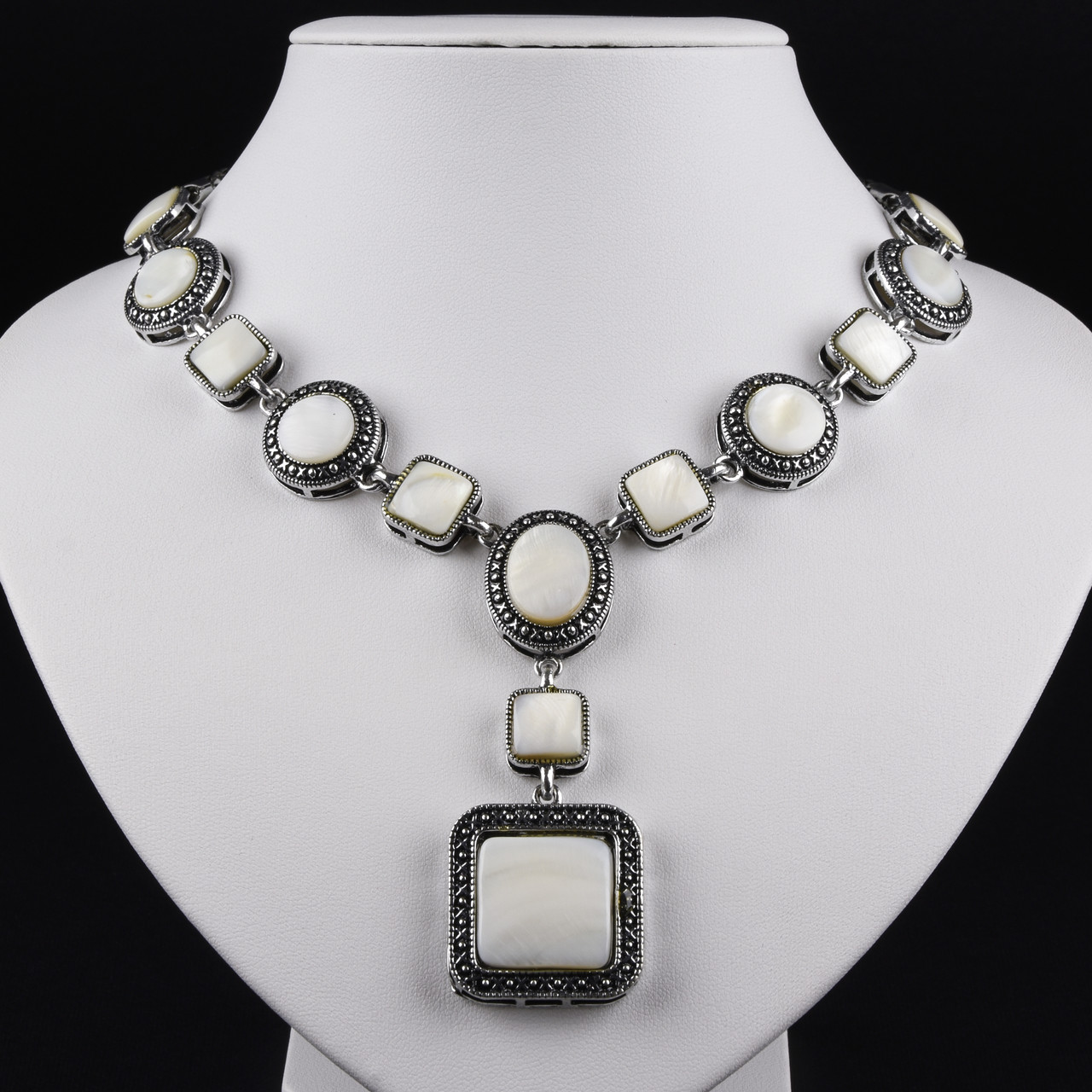 Кольє довге боххо кулон квадратний зі сріблястими візерунками й елементами імітація місячного каменю довжина 65 см