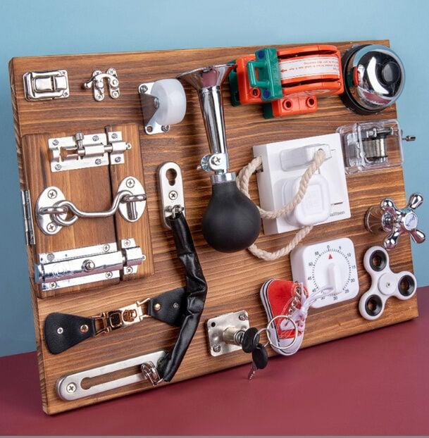 Бізіборд C 64845 дзвінок, застібки, таймер, розетка, замки, шнурівка, перемикач, кран, фіджет, клаксон, музична шкатулка