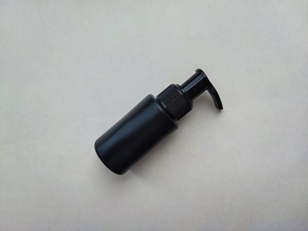 50мл/24мм чорний флакон Поліетилен HDPE з чорним дозатором 24/410, геля, масла, маски, лосьона, крема.