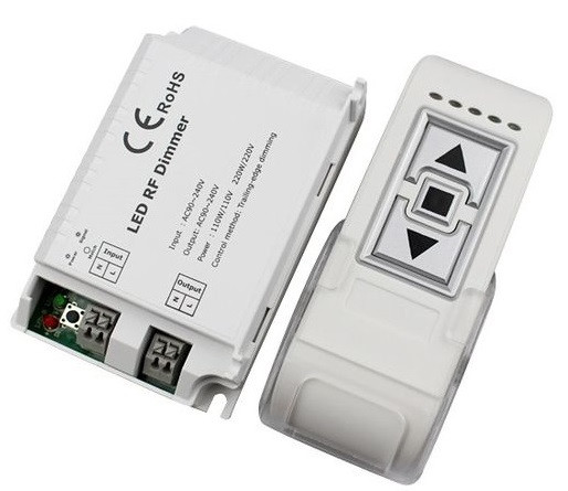 Дистанційне радіо вмикач/диммер  з пультом і регулюванням яскравості світла на 90-220V.
