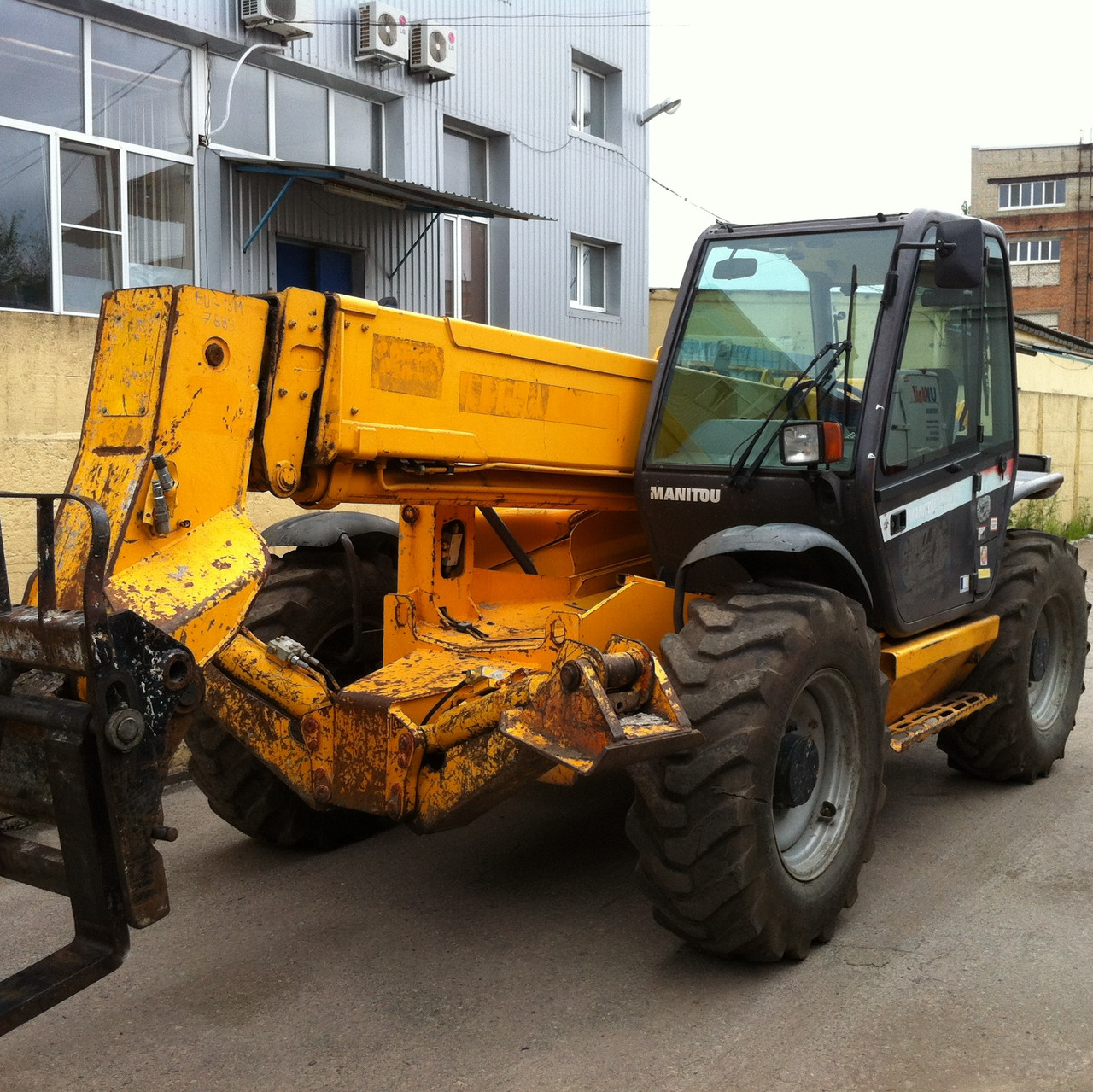 Телескопический вилочный погрузчик 3,5 тонны Manitou MT 1335 б/у - фото 1 - id-p390703182