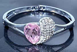 Браслет. Родій. Камені: білий та рожевий циркон. Діаметр: 6 см. Ширина: 25 мм.