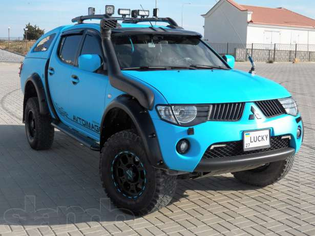 Козирок на лобове скло Mitsubishi L200