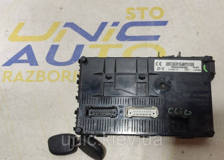 Блок запобіжників Renault Clio 2 б/в 8200234045