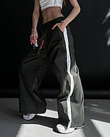 Женские брюки карго с лампасами.