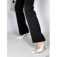 Летние женские открытые туфли белого цвета с острым носком с украшением