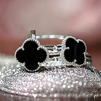 Срібні сережки Клевер з оніксом - стильні сережки з англійським замком з натуральним каменем