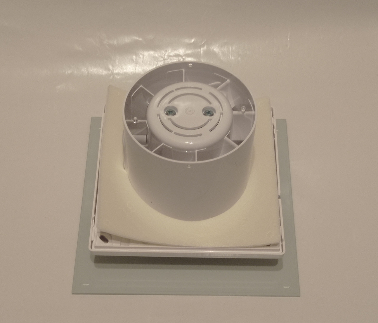 Вентилятор осьовий Домовент 100 Тиша, решітка плейн, колір червоний, витяжною, 8Вт, обсяг 90м3/год, 220В, гарантія 2роки, фото 1