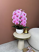 Композиція якості Premium з бузкових латексних орхідей на 2 гілочки в керамічному білому матовому кашпо, штучні декоративні квіти