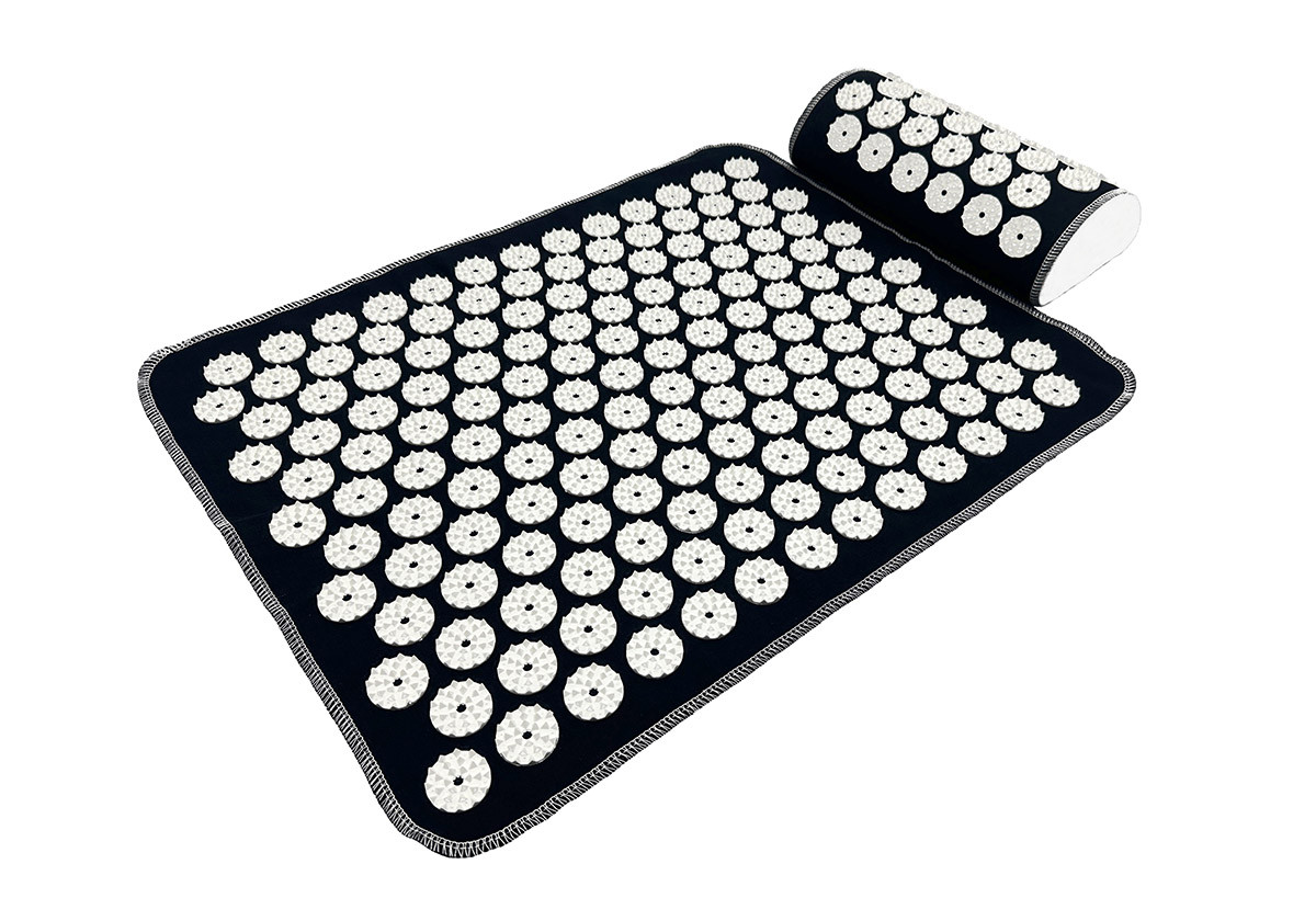 Масажний килимок EasyFit (компактний аплікатор-накидка Кузнєцова) з подушкою Чорний з білим