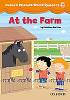 Oxford Phonics World Readers Level 2: At the Farm - Kaj Schwermer, Julia Chang, Craig Wright - 9780194589093