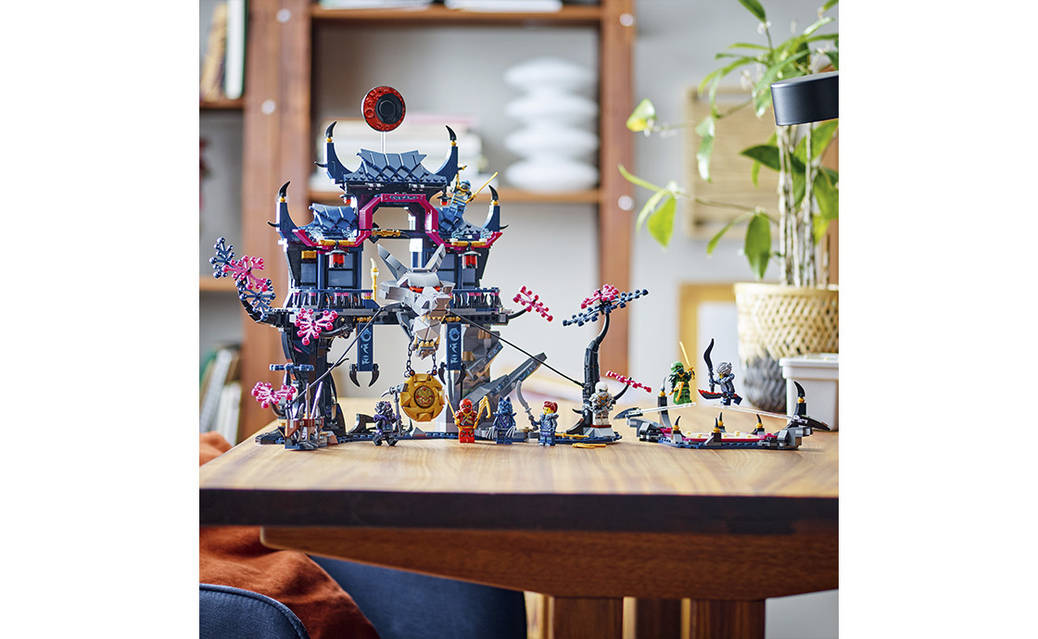 Конструктор LEGO NINJAGO Теневое додзё Волчьей Маски (71813) цена