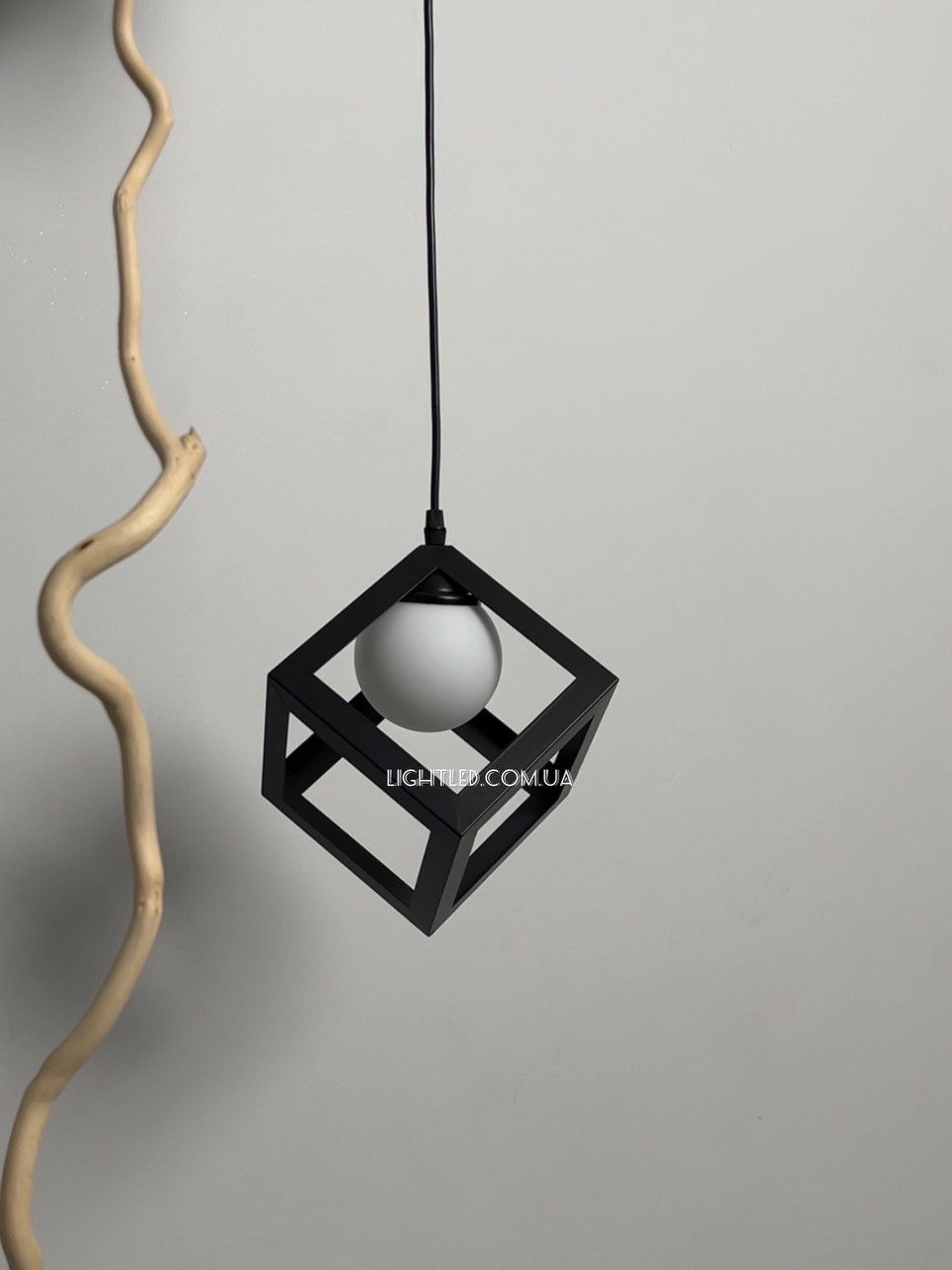 Підвісний чорний кубик з плафоном всередині (56-PR160glass-1 BK+WH)
