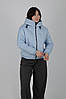 Жіноча блакитна коротка демісезонна стьобана куртка з капюшоном, фото 3