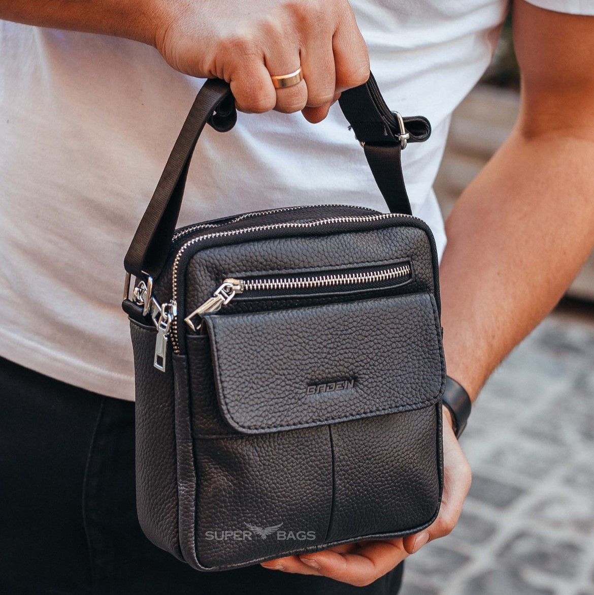 Сумка-месенджер чоловіча чорна з натуральної шкіри через плече Tiding Bag ТВ-14136