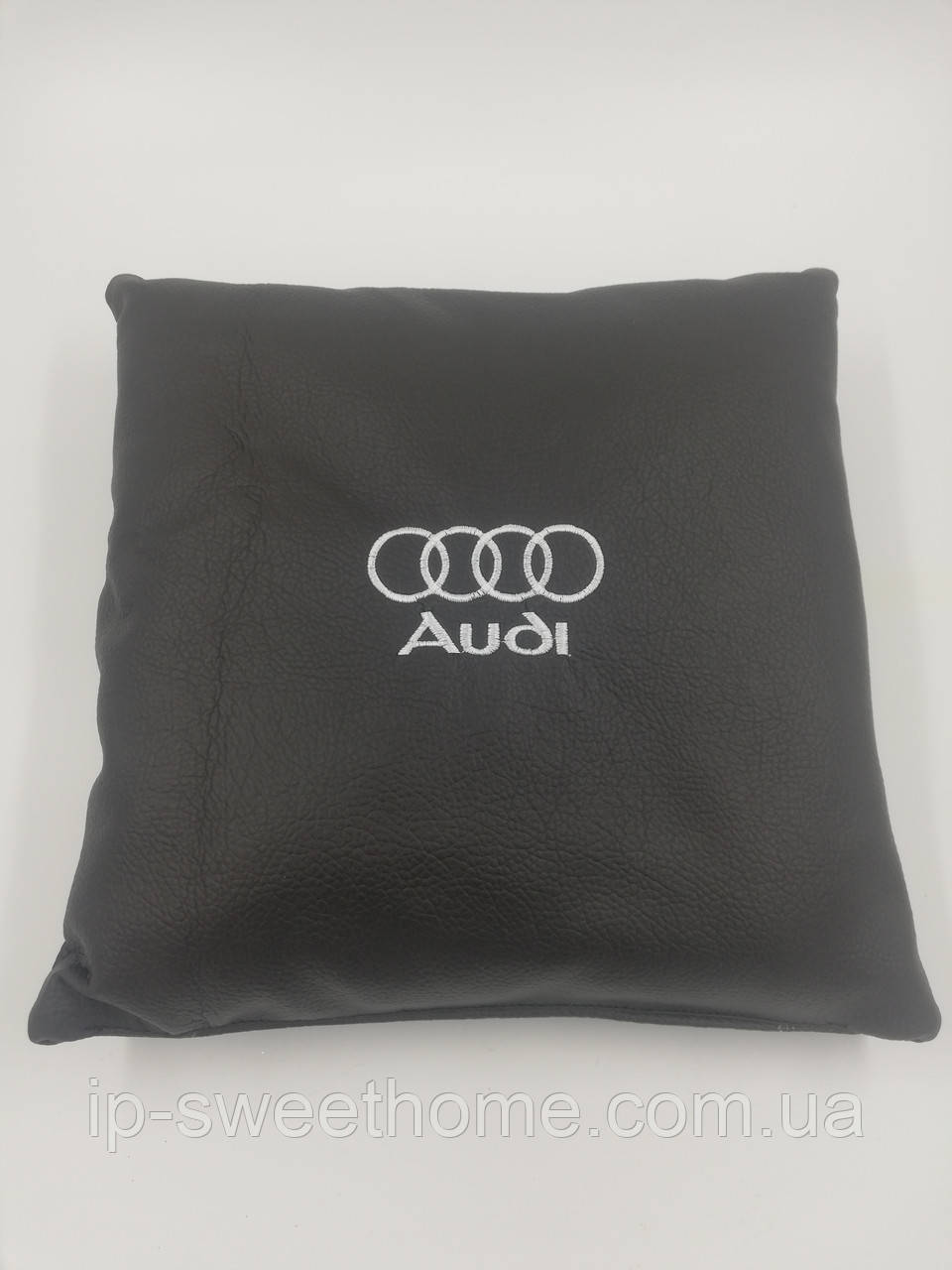 Подушка в авто з логотипом AUDI  екошкіра