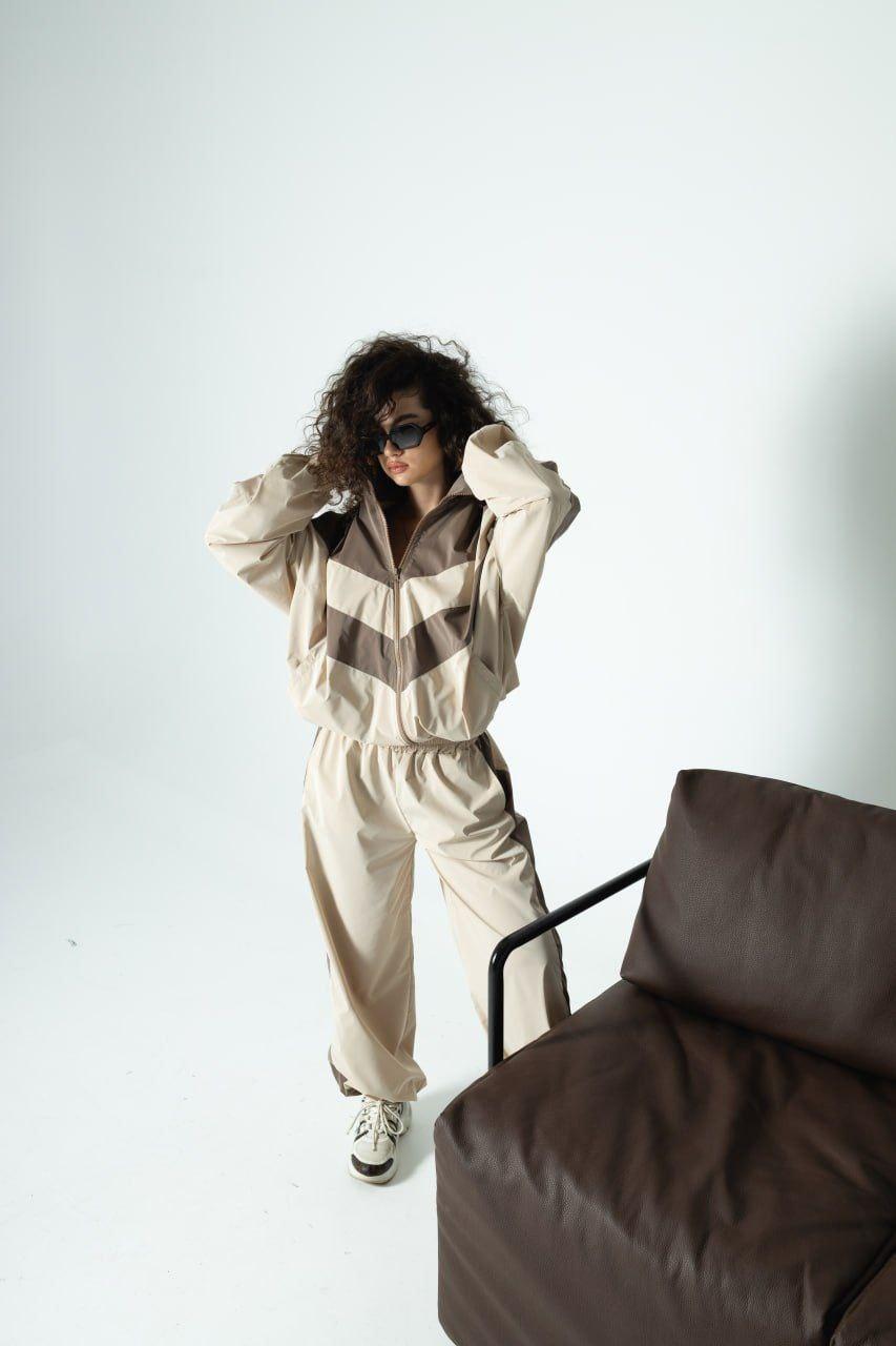 Жіночий стильний спортивний костюм двойка Санторині кофта штани тканина плащівка оксамит колір моко, фото 1