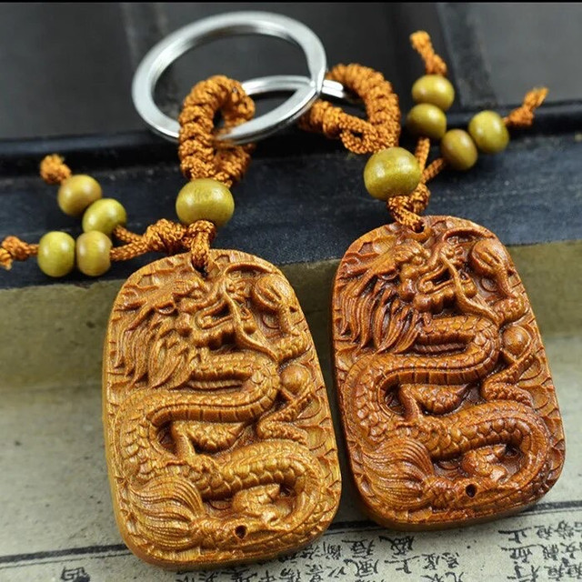 Брелок Дракон Деревянный для изобилия, удачи, защиты и здоровья с сакральной мантрой и символом Успеха