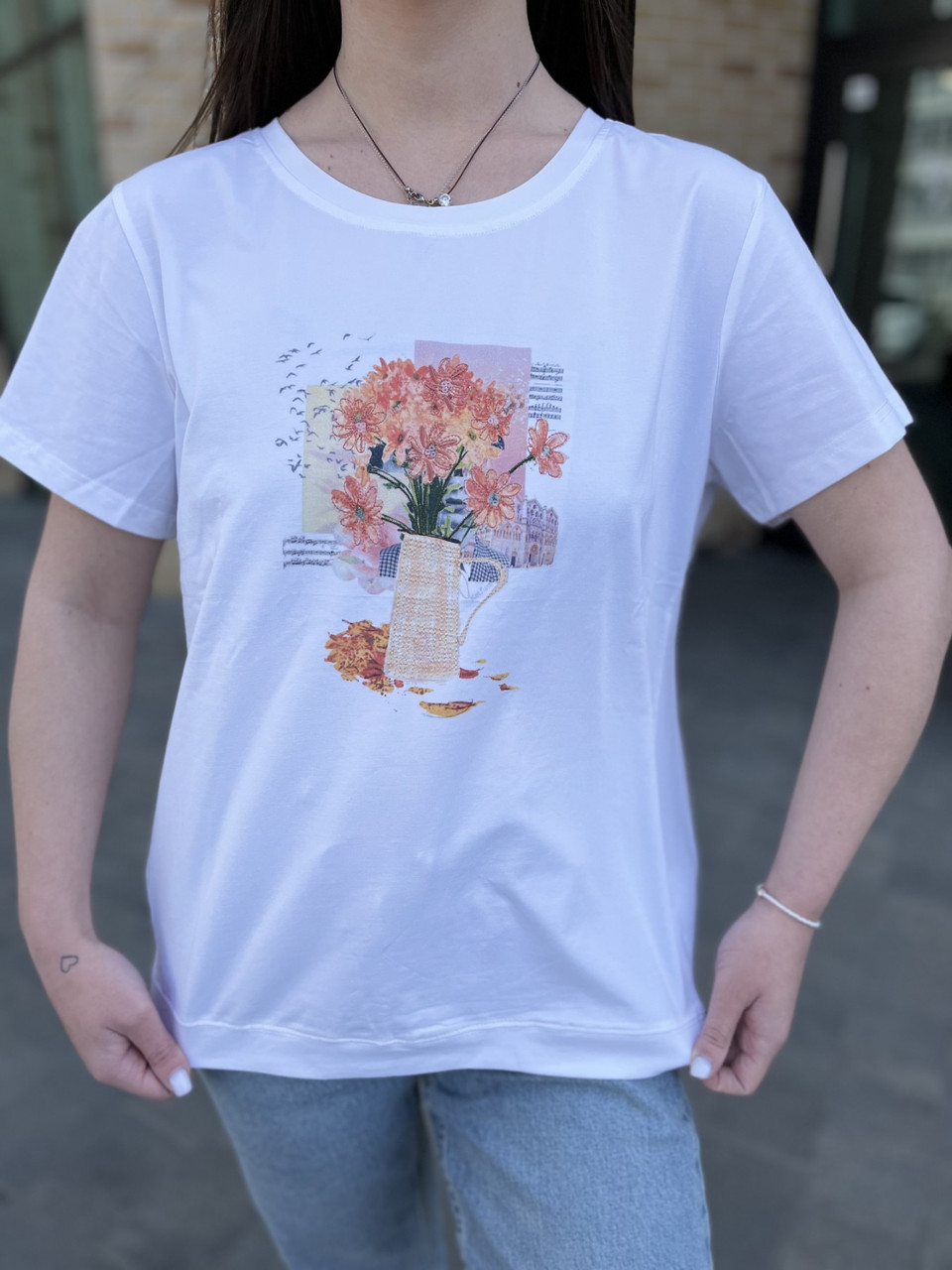 Жіноча футболка в прямому пошитті з принтом розміри 48, 50, 52
