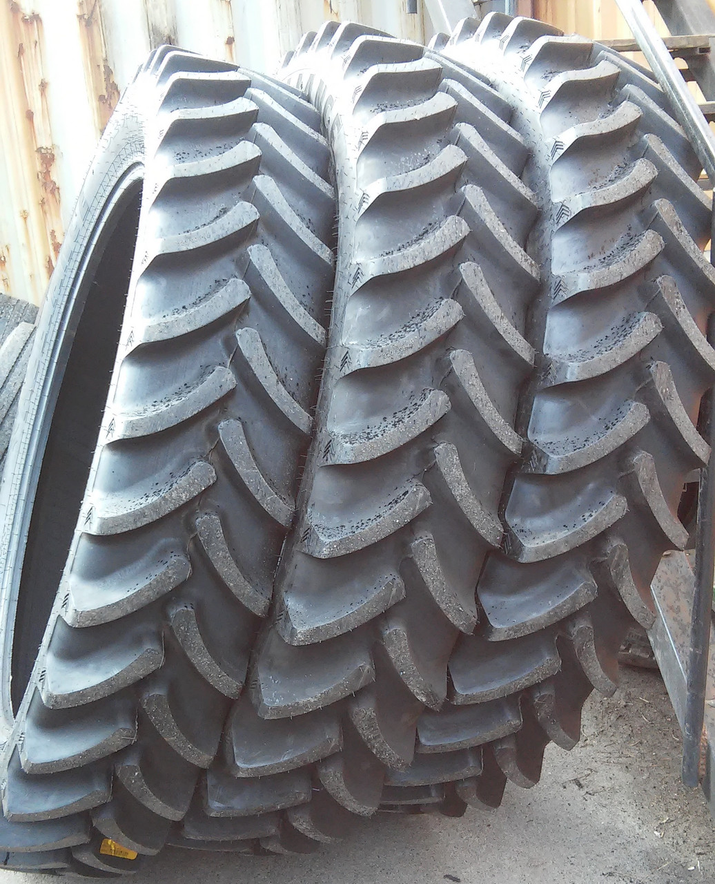 Шина 320/90R46 на самохідний обприскувач