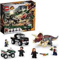 Конструктор Lego 76950 Jurassic World Нападение трицератопса на пикап 76950