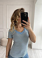 Женская летняя силуэтная футболка в полоску с V-образным вырезом размер универсальный 42-46