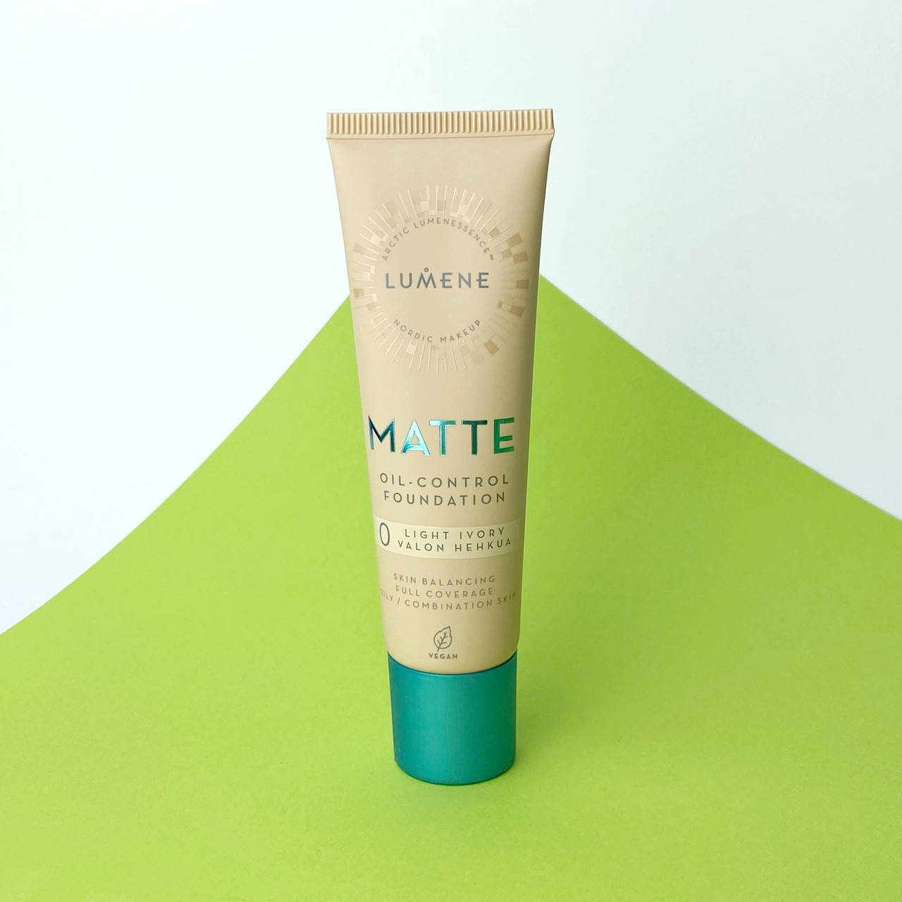 

Матирующая тональная основа Lumene Matte Oil-control Foundation 0- light ivory