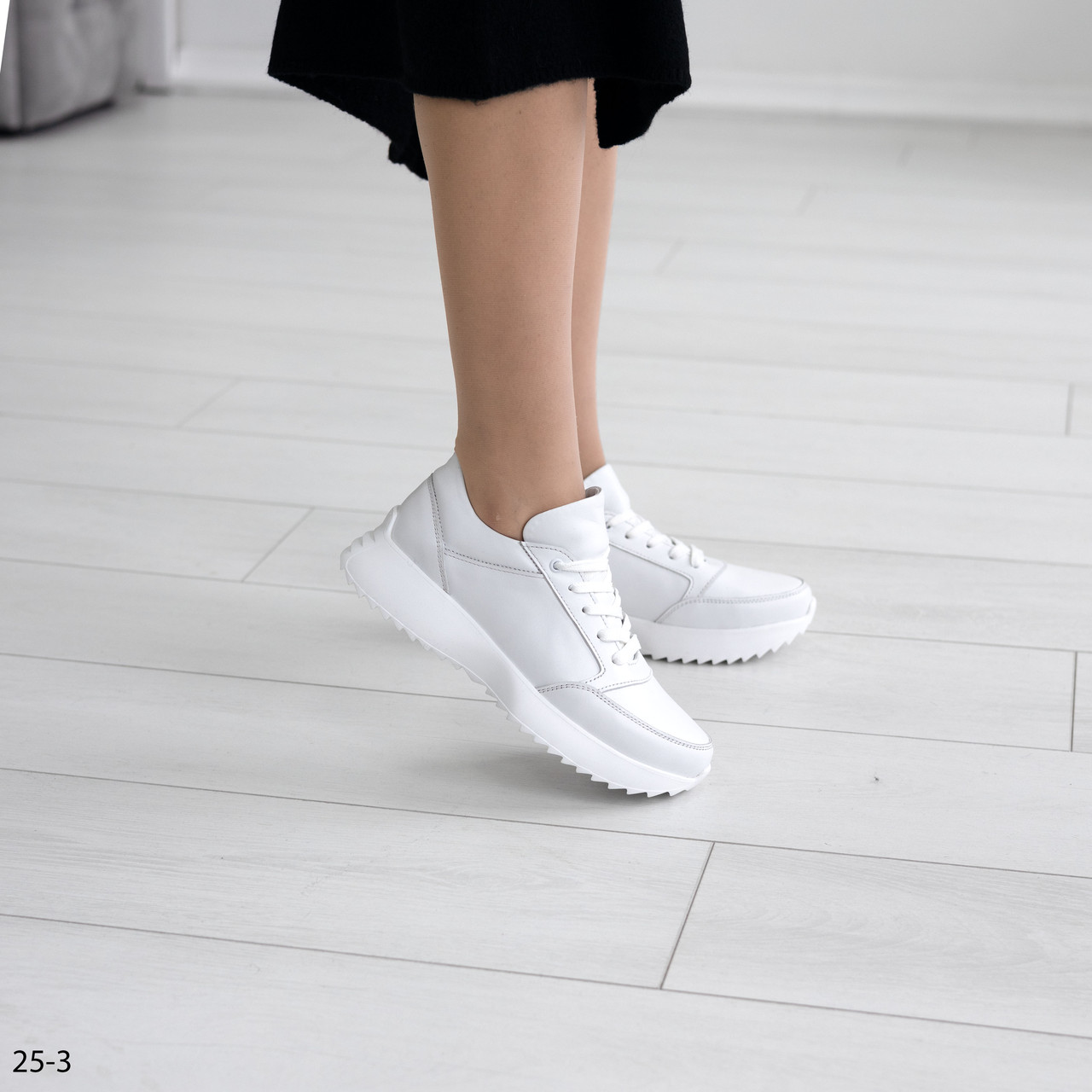 Шкіряні жіночі білі кросівки