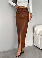 Женская коричневая длинная юбка из эко-кожи с разрезом
