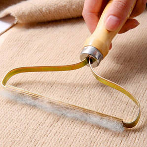 Портативна щітка-бритва для видалення катишків і ворсу з речей