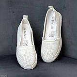 Зручні м'які білі жіночі мокасини з перфорацією в асортименті взуття жіноче, фото 3